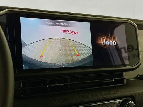 Used 2024 Jeep Wrangler Unlimited image 13