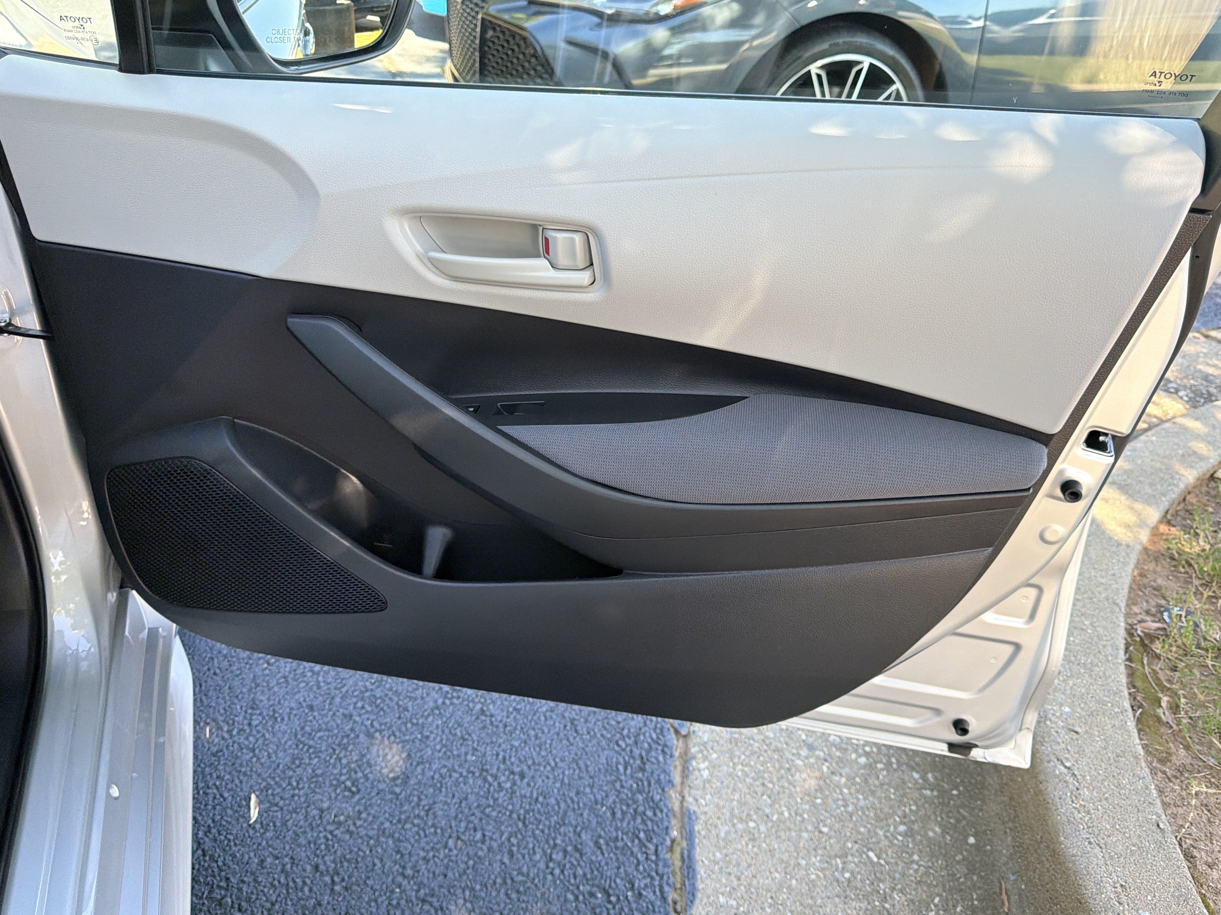 Used 2024 Toyota Corolla LE FWD image 17