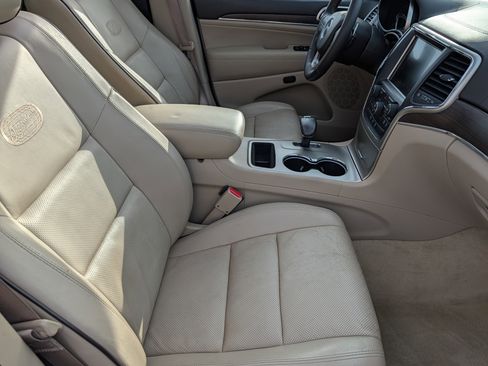 Used 2014 Jeep Grand Cherokee Overland w/ Trailer Tow Group IV image 34