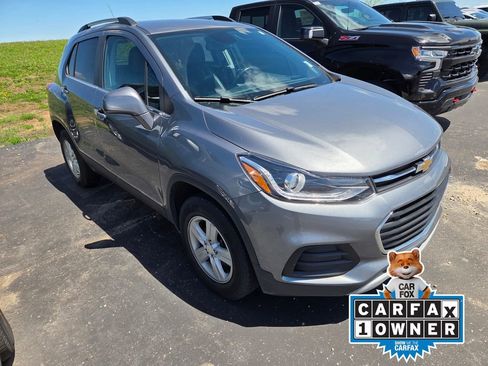 Used 2020 Chevrolet Trax LT w/ LT Convenience Package AWD/4WD image 2
