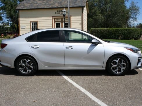 Used 2021 Kia Forte LXS FWD image 3