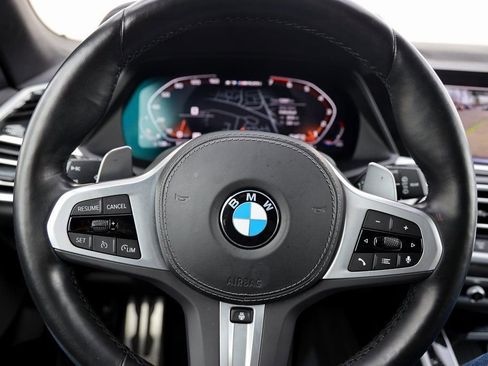 Used 2022 BMW X7 M50i w/ Cold Weather Package image 17