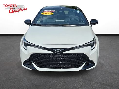 Used 2025 Toyota Corolla SE FWD image 2