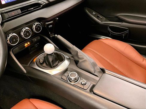 Used 2022 MAZDA MX-5 Miata Grand Touring RWD image 16