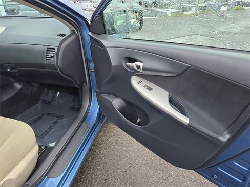 Used 2013 Toyota Corolla LE image 12