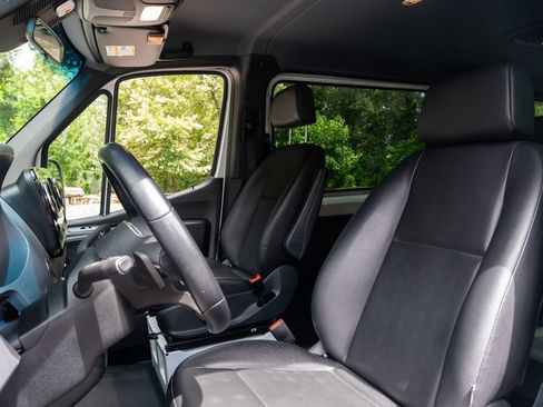 Used 2021 Mercedes-Benz Sprinter 2500 image 19