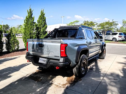 Used 2025 Toyota Tacoma 4x4 Double Cab Hybrid image 10