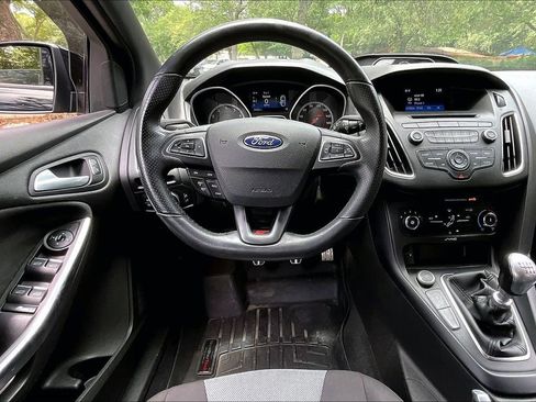 Used 2017 Ford Focus ST FWD image 8
