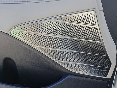 Used 2021 Hyundai Palisade Limited image 11