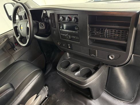 Used 2016 Chevrolet Express 2500 RWD image 35