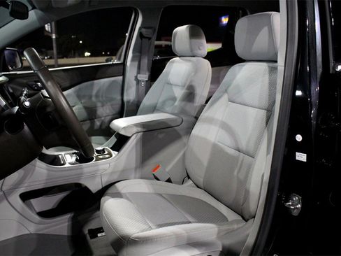 Used 2023 GMC Acadia SLE w/ Driver Convenience Package image 10