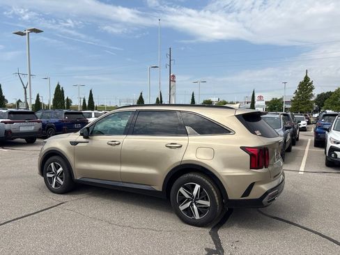 Used 2021 Kia Sorento S w/ Panoramic Sunroof Package FWD image 4