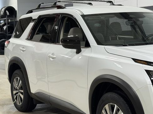 New 2026 Nissan Pathfinder SL image 4