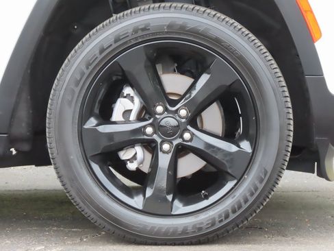 Certified 2024 Jeep Grand Cherokee Altitude image 12