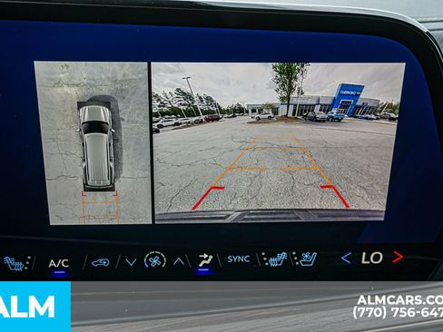 Used 2025 Chevrolet Suburban Premier AWD/4WD image 38