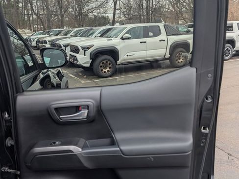 Certified 2021 Toyota Tacoma TRD Off-Road w/ TRD Premium Off Road Package image 17