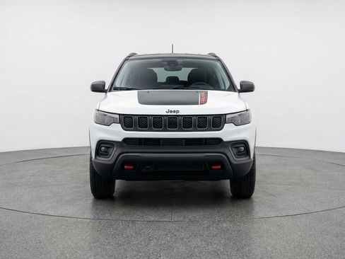 Used 2025 Jeep Compass Trailhawk AWD/4WD image 2