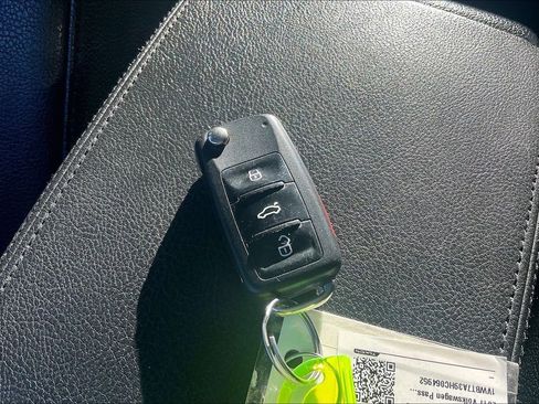 Used 2017 Volkswagen Passat 1.8T SE w/ SE Lighting Package image 12