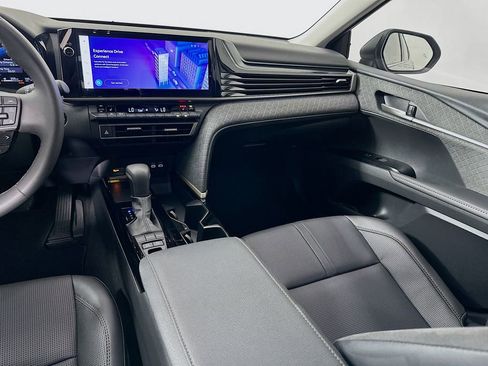 Used 2025 Toyota Camry XLE image 23