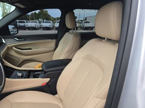 Used 2023 Jeep Grand Cherokee L Limited w/ Luxury Tech Group II RWD image 9