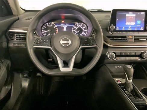 Used 2025 Nissan Altima 2.5 SV image 5
