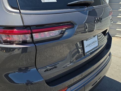 New 2026 Jeep Grand Cherokee L Summit w/ Obsidian Package AWD/4WD image 10