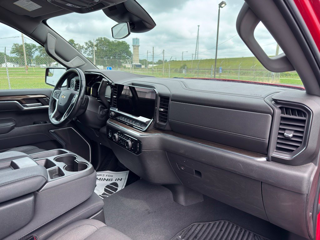 Used 2023 Chevrolet Silverado 1500 LT AWD/4WD image 31