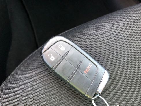 Used 2018 Jeep Renegade Latitude image 21