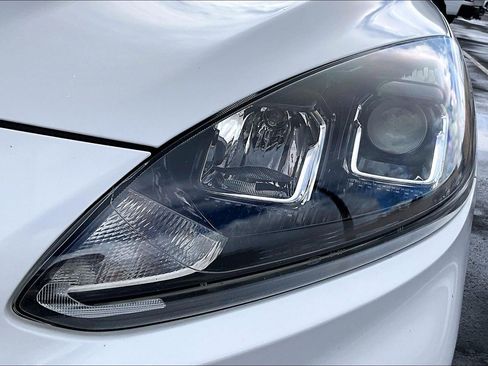 Used 2020 Ford Escape SE image 28