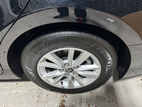 Used 2025 Toyota Camry LE w/ Convenience Package image 7