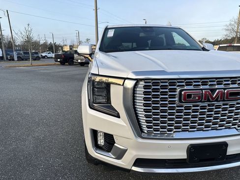 Used 2023 GMC Yukon Denali image 9