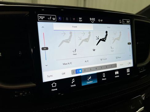 New 2026 Chrysler Pacifica Select AWD/4WD image 16