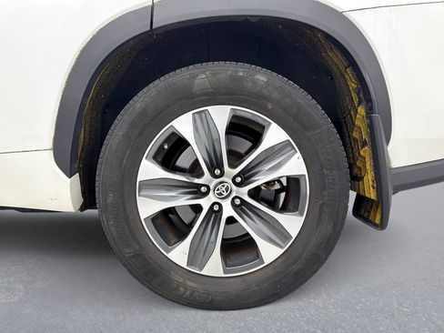 Used 2021 Toyota Highlander XLE image 27