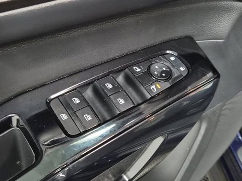Certified 2022 Nissan Pathfinder SV FWD image 18