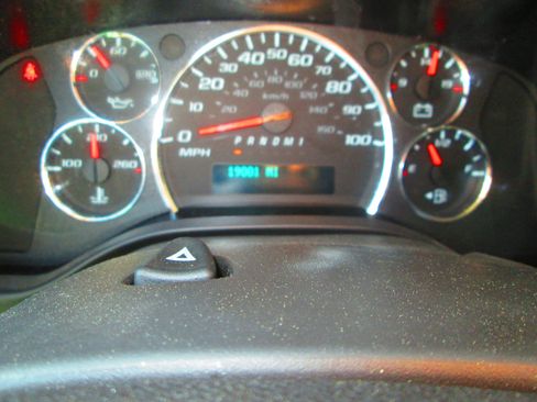 Used 2023 Chevrolet Express 2500 w/ Driver Convenience Package image 10