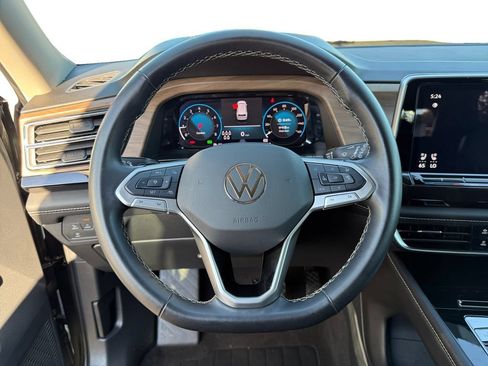 Used 2025 Volkswagen Atlas SE AWD/4WD image 12