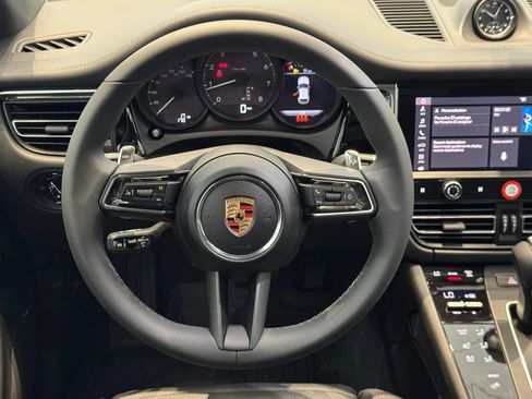 Used 2025 Porsche Macan image 15