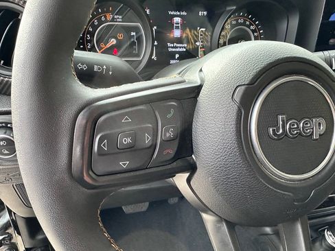 Used 2024 Jeep Gladiator Sport AWD/4WD image 12
