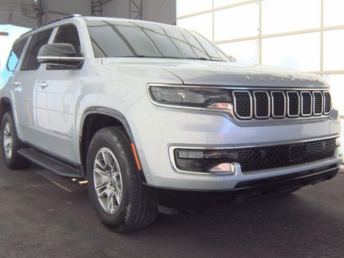 Used 2023 Jeep Wagoneer 4WD image 2