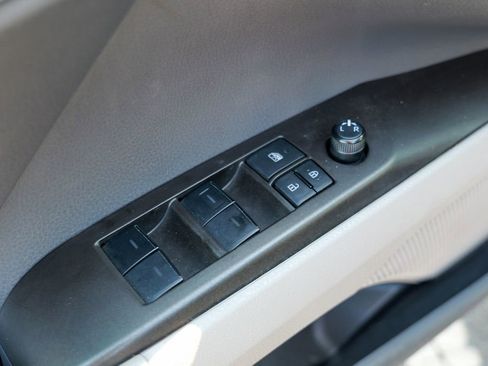 Used 2022 Toyota Camry LE w/ Carpet Mat Package (TMS) FWD image 17