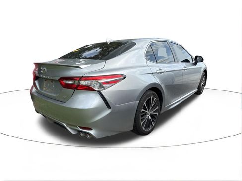 Used 2019 Toyota Camry SE FWD image 2