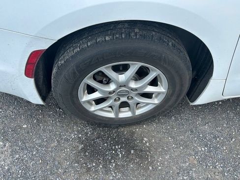 Used 2020 Chrysler Pacifica Touring-L w/ Advanced Safetytec Group FWD image 11