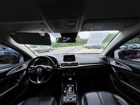 Used 2017 MAZDA MAZDA3 Touring FWD image 12
