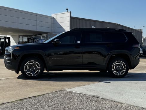 New 2026 Jeep Cherokee Laredo image 7