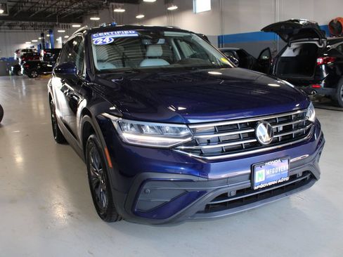 Used 2024 Volkswagen Tiguan SE AWD/4WD image 3