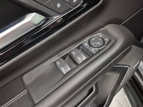 New 2026 Chevrolet Suburban LT image 24