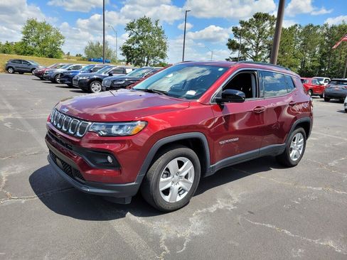 Used 2022 Jeep Compass Latitude image 3
