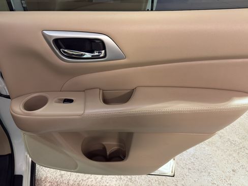 Used 2017 Nissan Pathfinder Platinum AWD/4WD image 26