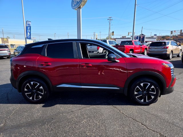 Used 2025 Nissan Kicks SV AWD/4WD image 9