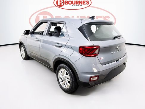 Used 2021 Hyundai Venue SE image 7